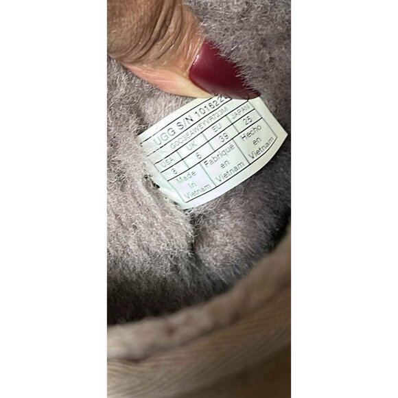 Classic UGG Womens Short Boots Size 8 Taupe Suede Shearling Lined Winter Shoes - Picture 9 of 10